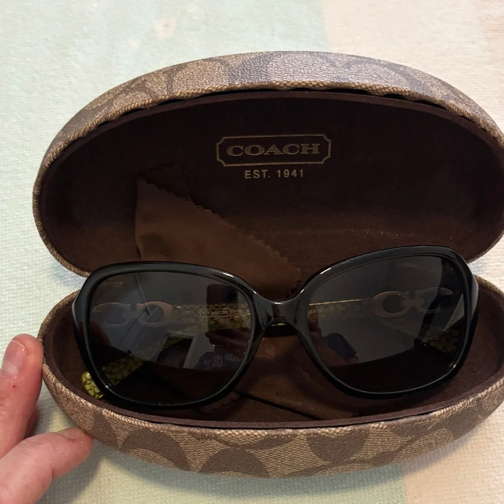 Coach Tortoise ‘Kissing C’ Women's Sunglasses. NWOT w/ case - Picture 1 of 6